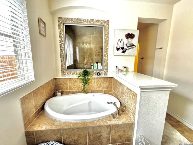 7631 McKinney Hills, San Antonio, TX 78254