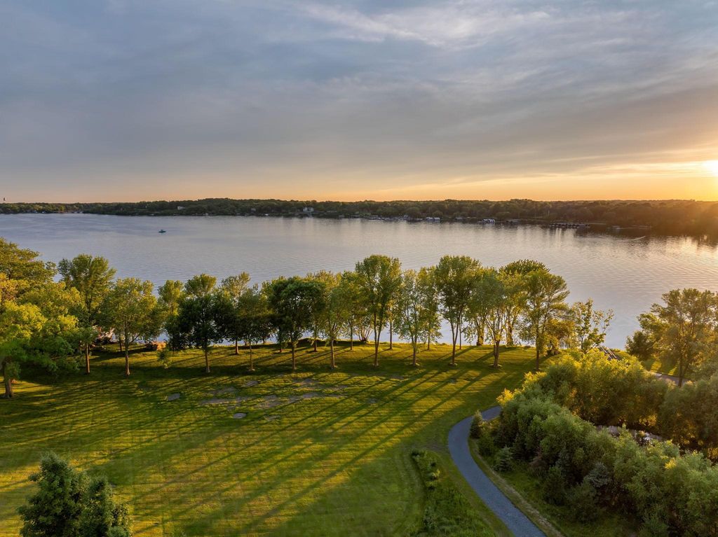 1365 Bracketts Point Road, Wayzata, MN 55391 — exterior