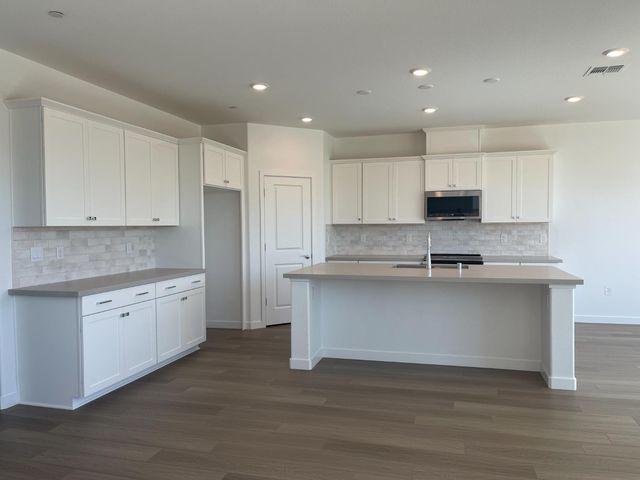 8484 Cottonseed Way, Elk Grove, CA 95624