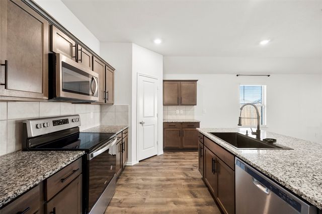 501 Farmhouse Lane, Josephine, TX 75189