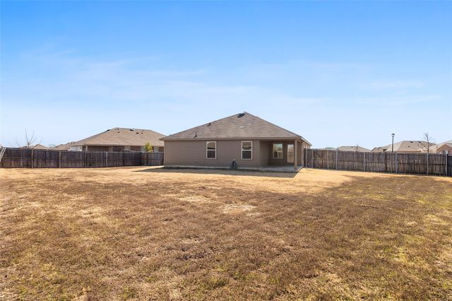 501 Farmhouse Lane, Josephine, TX 75189