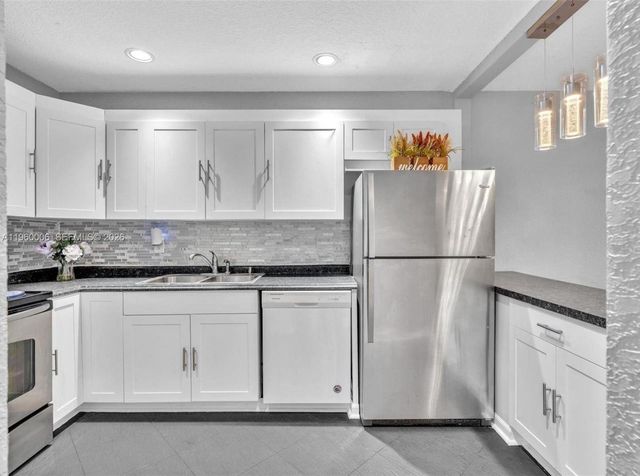 4731 NW 10th Court 316, Plantation, FL 33313