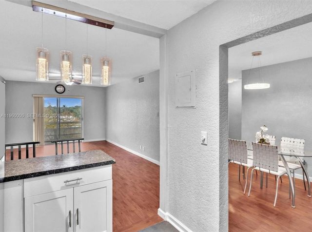 4731 NW 10th Court 316, Plantation, FL 33313
