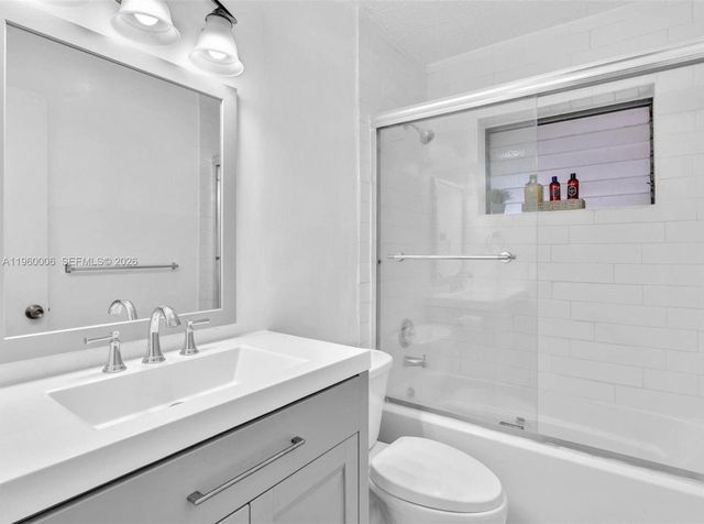 4731 NW 10th Court 316, Plantation, FL 33313