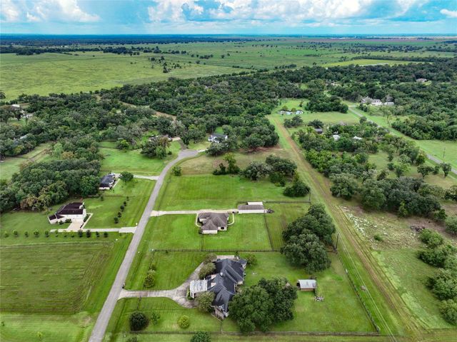 802 Comanche Trail Drive, Rosharon, TX 77583