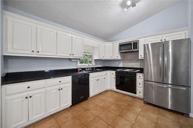 27 Creek View Drive, Hoschton, GA 30548