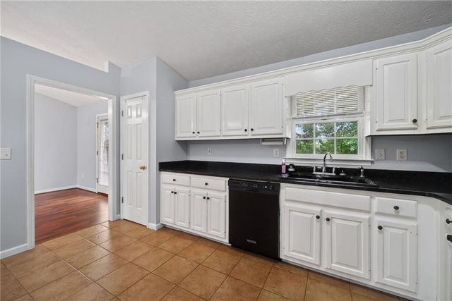 27 Creek View Drive, Hoschton, GA 30548