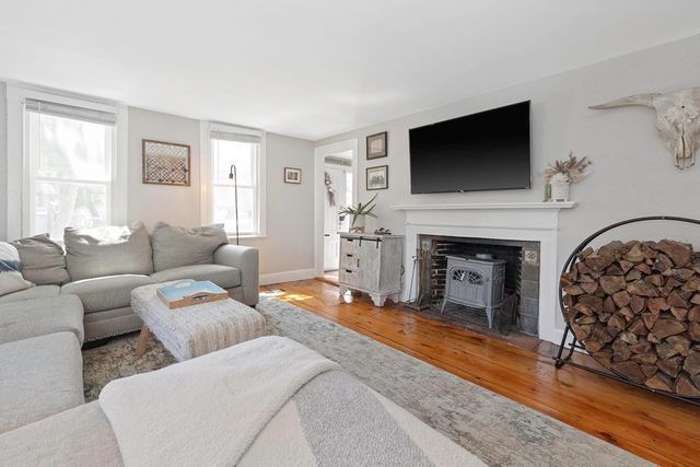 54 Ashland St, Newburyport, MA 01950