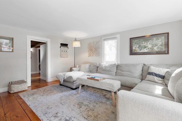 54 Ashland St, Newburyport, MA 01950