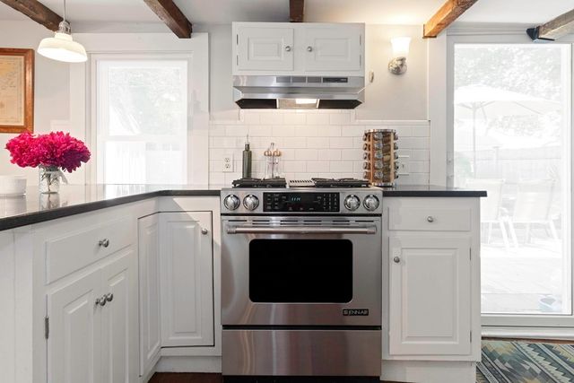 54 Ashland St, Newburyport, MA 01950