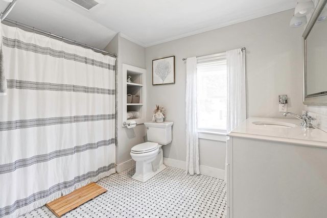 54 Ashland St, Newburyport, MA 01950