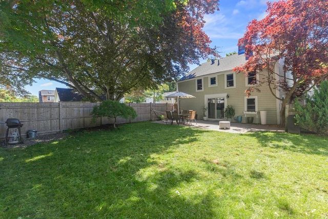 54 Ashland St, Newburyport, MA 01950