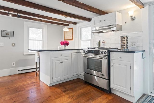 54 Ashland St, Newburyport, MA 01950
