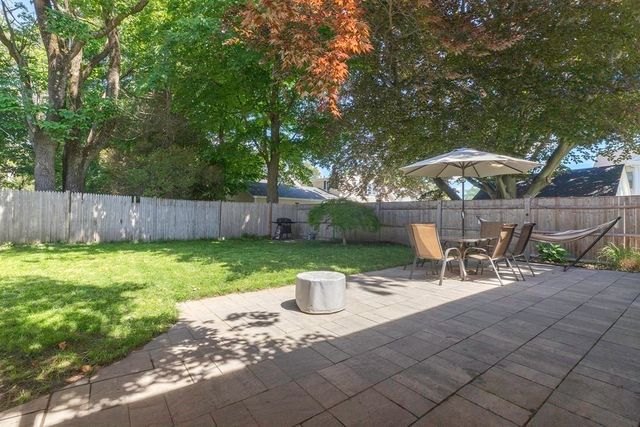 54 Ashland St, Newburyport, MA 01950