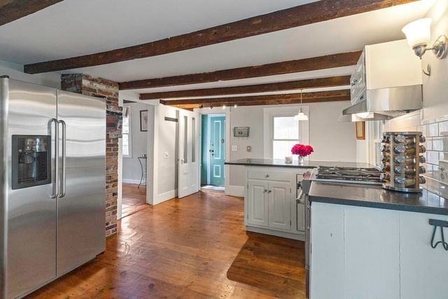 54 Ashland St, Newburyport, MA 01950