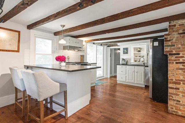 54 Ashland St, Newburyport, MA 01950