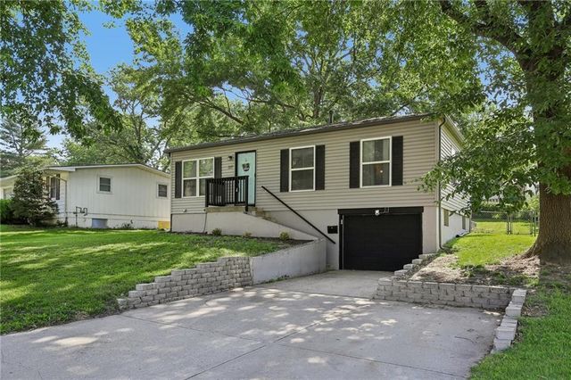 317 N Cochise Drive, Independence, MO 64056