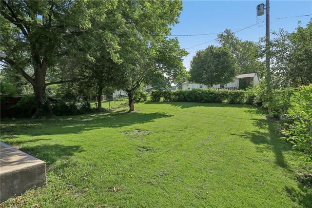 317 N Cochise Drive, Independence, MO 64056