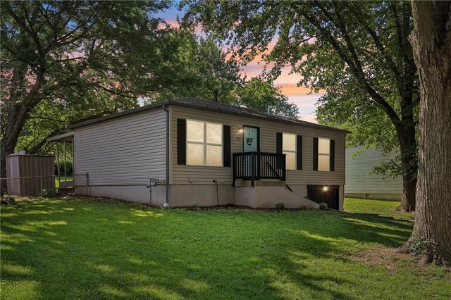 317 N Cochise Drive, Independence, MO 64056