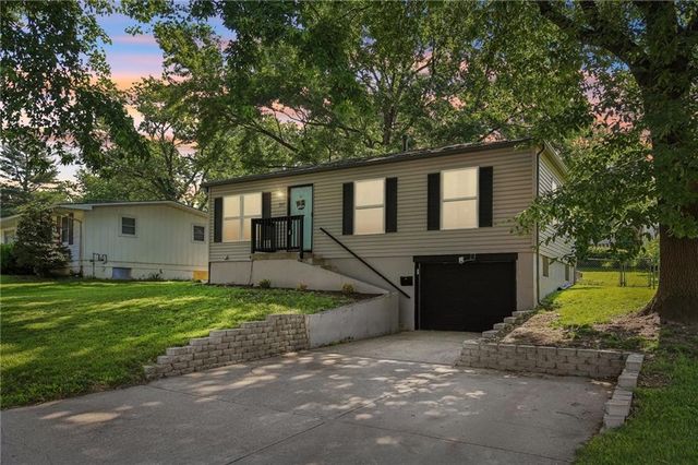 317 N Cochise Drive, Independence, MO 64056