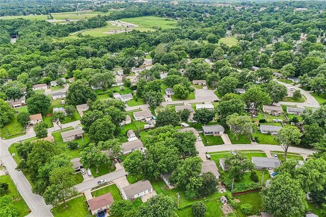 317 N Cochise Drive, Independence, MO 64056