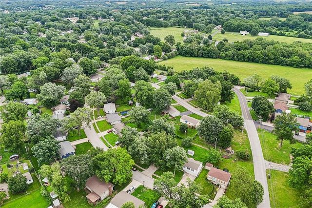 317 N Cochise Drive, Independence, MO 64056
