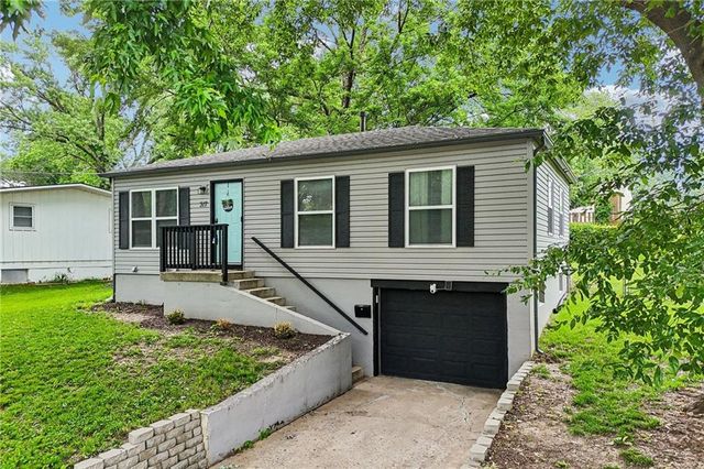 317 N Cochise Drive, Independence, MO 64056