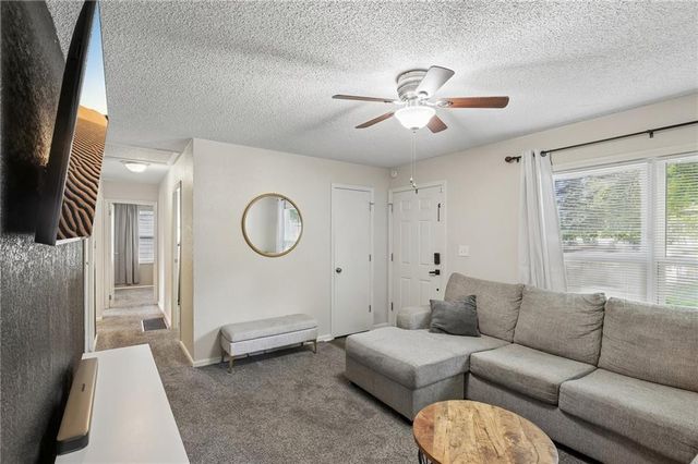 317 N Cochise Drive, Independence, MO 64056