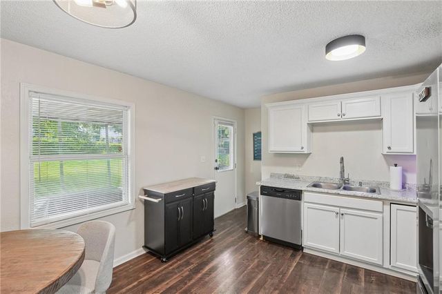 317 N Cochise Drive, Independence, MO 64056