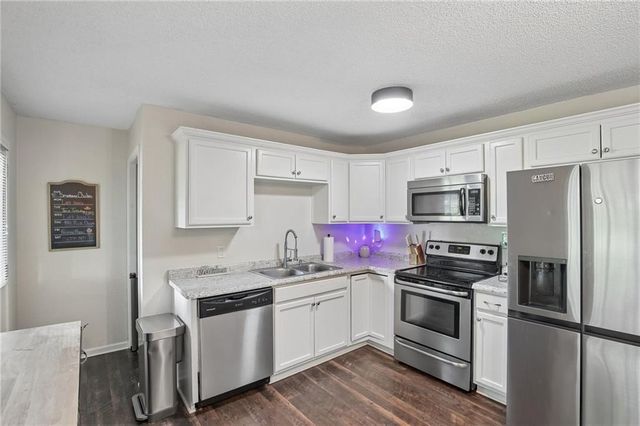 317 N Cochise Drive, Independence, MO 64056