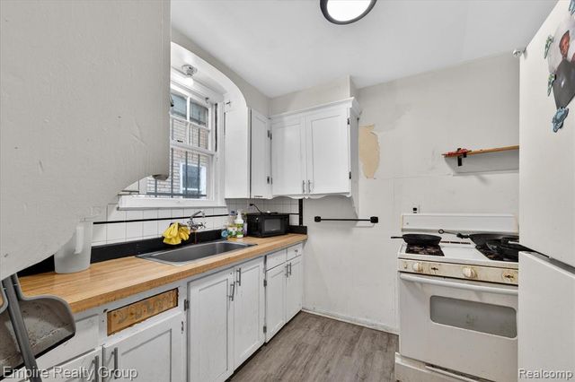 19345 Omira Street, Highland Park, MI 48203