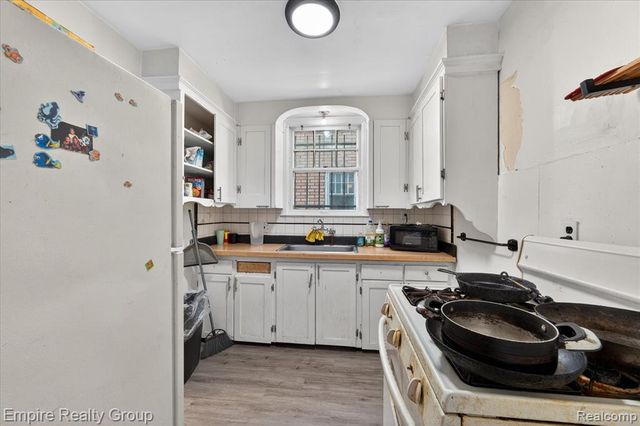 19345 Omira Street, Highland Park, MI 48203