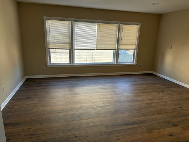 511 Summit Avenue 2R, Park Ridge, IL 60068