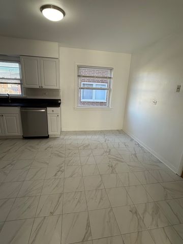 511 Summit Avenue 2R, Park Ridge, IL 60068