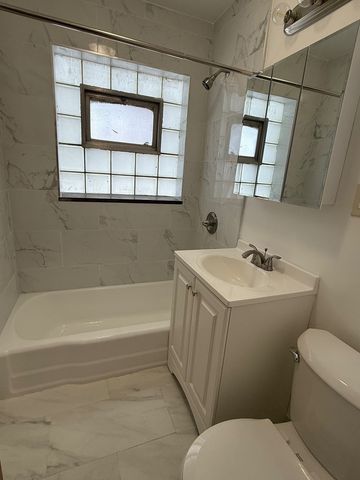 511 Summit Avenue 2R, Park Ridge, IL 60068