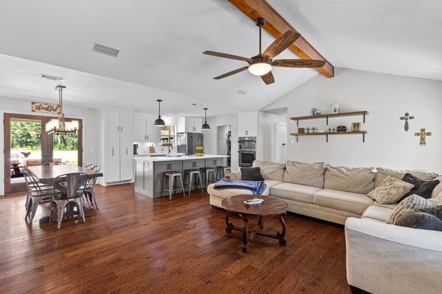 2155 NE County Road 2200, Mount Vernon, TX 75487