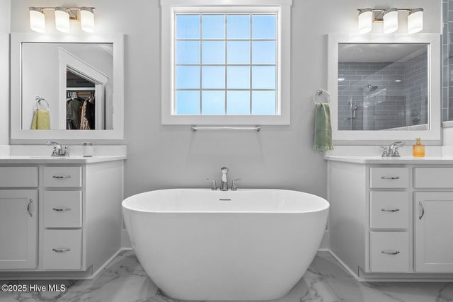 592 Moss Lake Lane, Holly Ridge, NC 28445