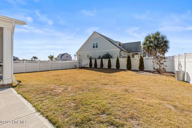 592 Moss Lake Lane, Holly Ridge, NC 28445