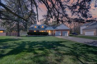18618 W 9 Mile Road, Southfield, MI 48075