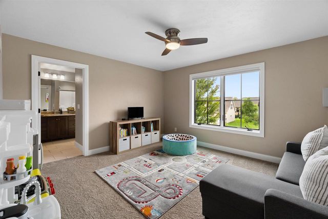 5465 N HAYMEADOW AVENUE, Appleton, WI 54913