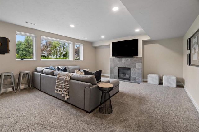 5465 N HAYMEADOW AVENUE, Appleton, WI 54913