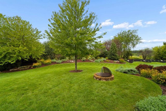5465 N HAYMEADOW AVENUE, Appleton, WI 54913