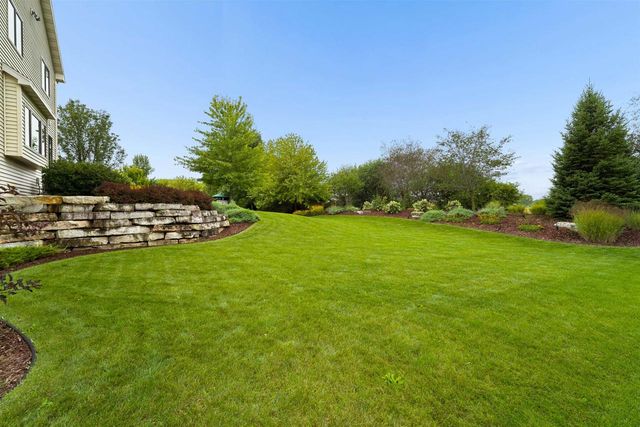 5465 N HAYMEADOW AVENUE, Appleton, WI 54913