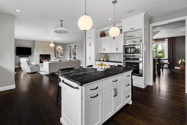 5465 N HAYMEADOW AVENUE, Appleton, WI 54913