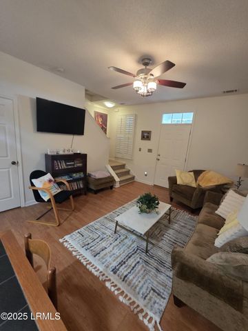 1105 13th St Apt B, Port Royal, SC 29935