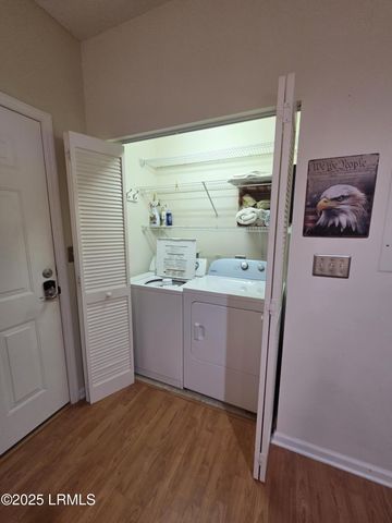 1105 13th St Apt B, Port Royal, SC 29935