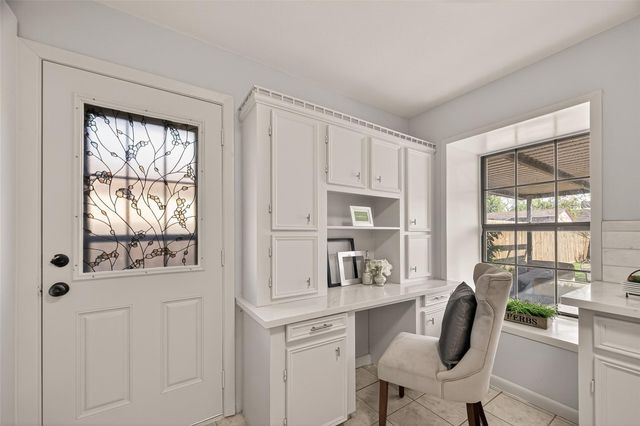 819 S 4th Street, La Porte, TX 77571