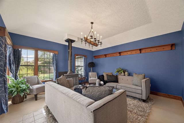 819 S 4th Street, La Porte, TX 77571