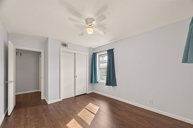 819 S 4th Street, La Porte, TX 77571