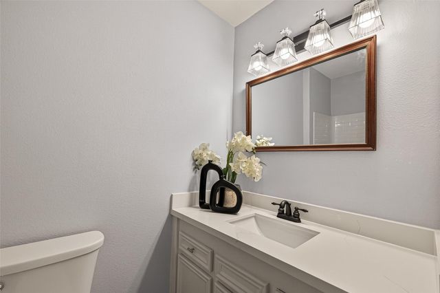 819 S 4th Street, La Porte, TX 77571